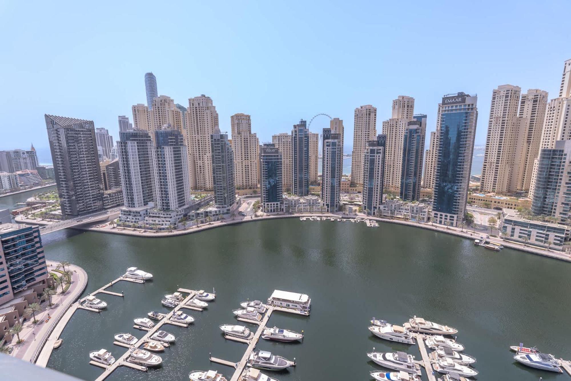 Apartment Stylish 3-bedrooms With An Elegant Dining Area In The Heart Of Marina! Dubai