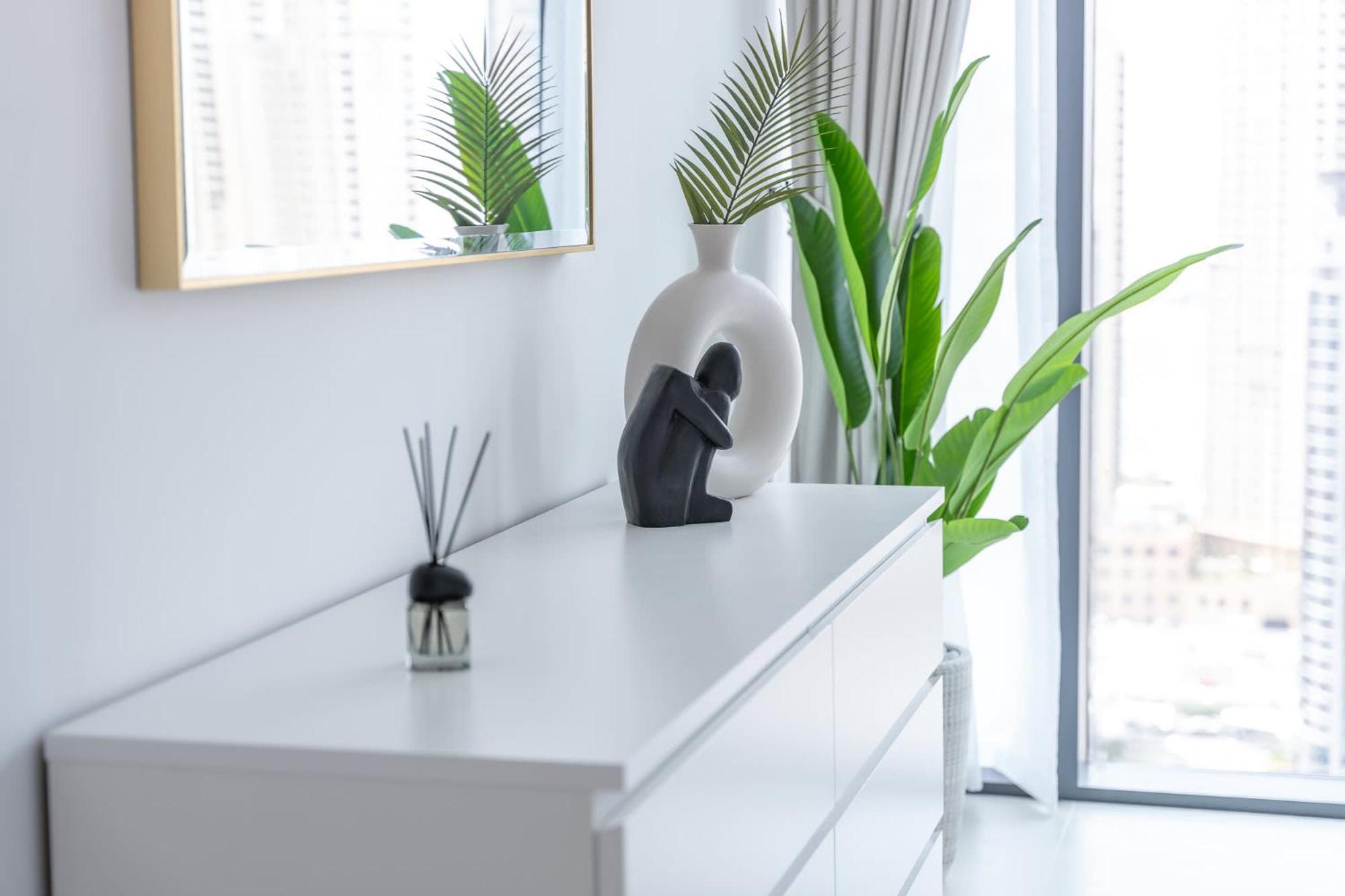 Stylish 3-bedrooms With An Elegant Dining Area In The Heart Of Marina! *