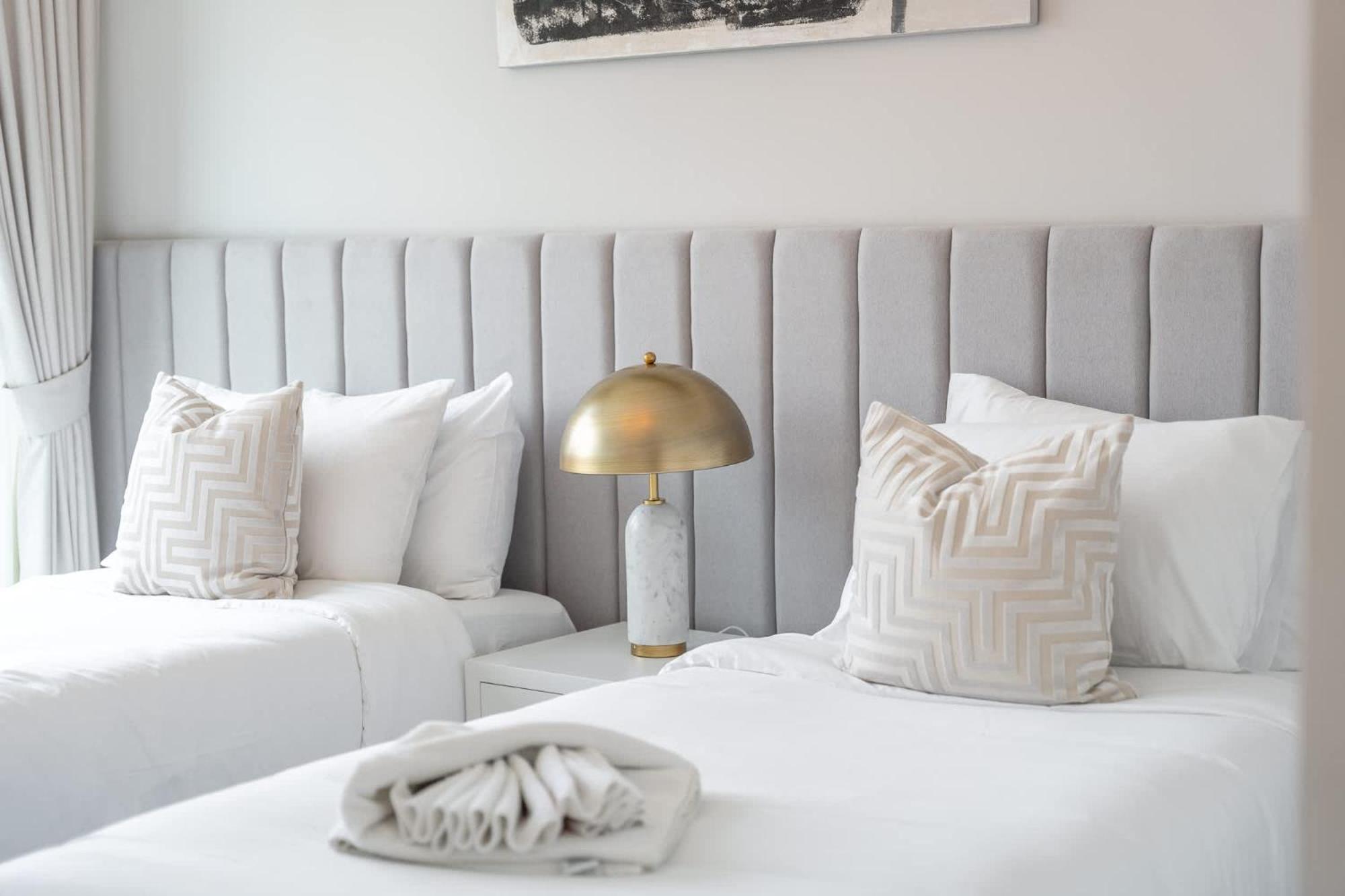 Apartment Stylish 3-bedrooms With An Elegant Dining Area In The Heart Of Marina!