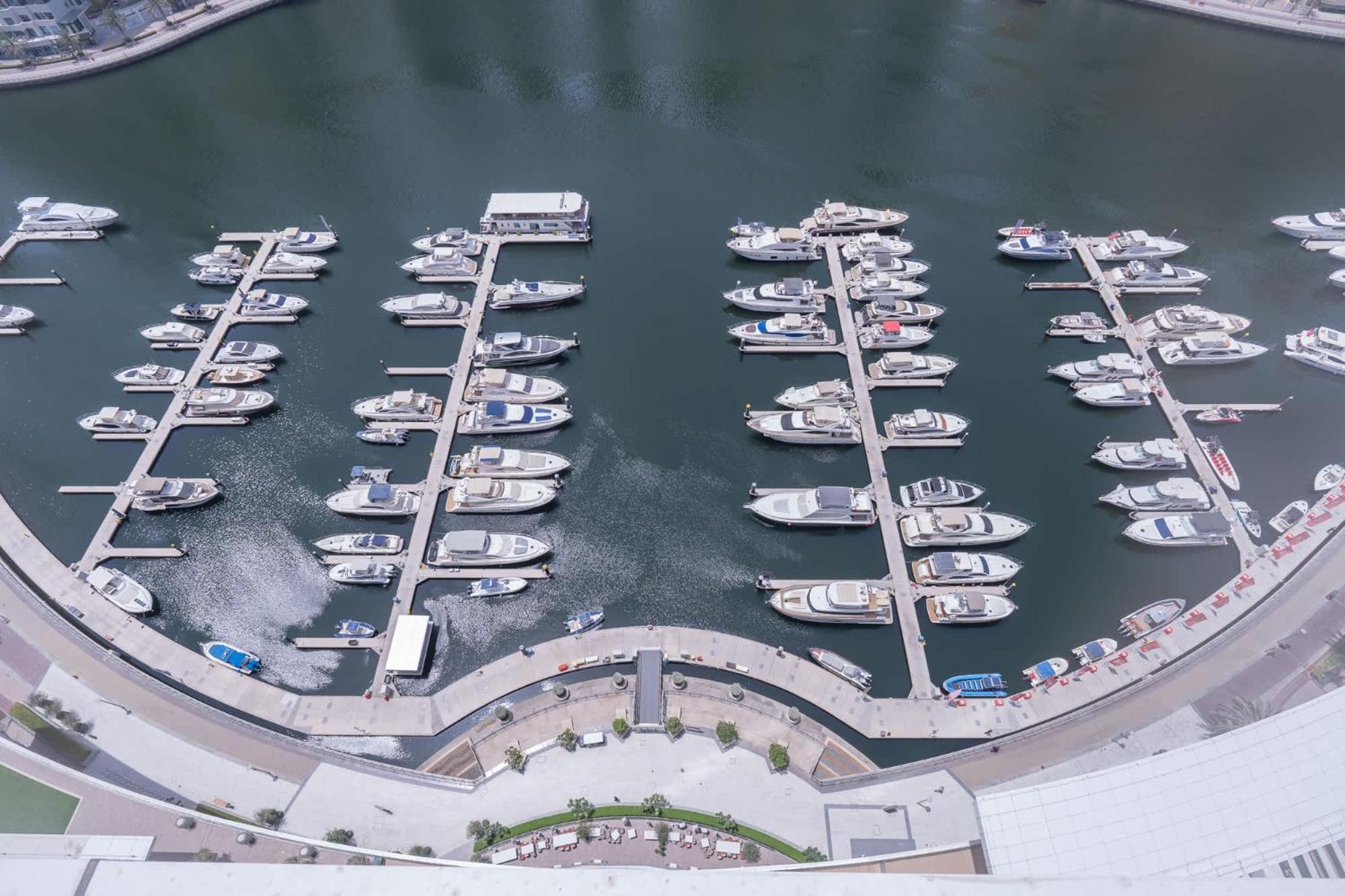 Stylish 3-bedrooms With An Elegant Dining Area In The Heart Of Marina! * Dubai