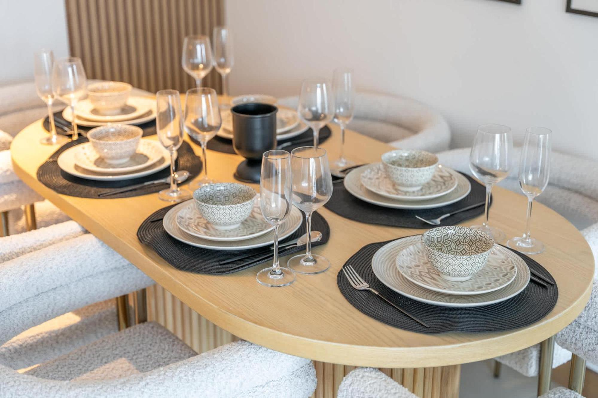 Stylish 3-bedrooms With An Elegant Dining Area In The Heart Of Marina!