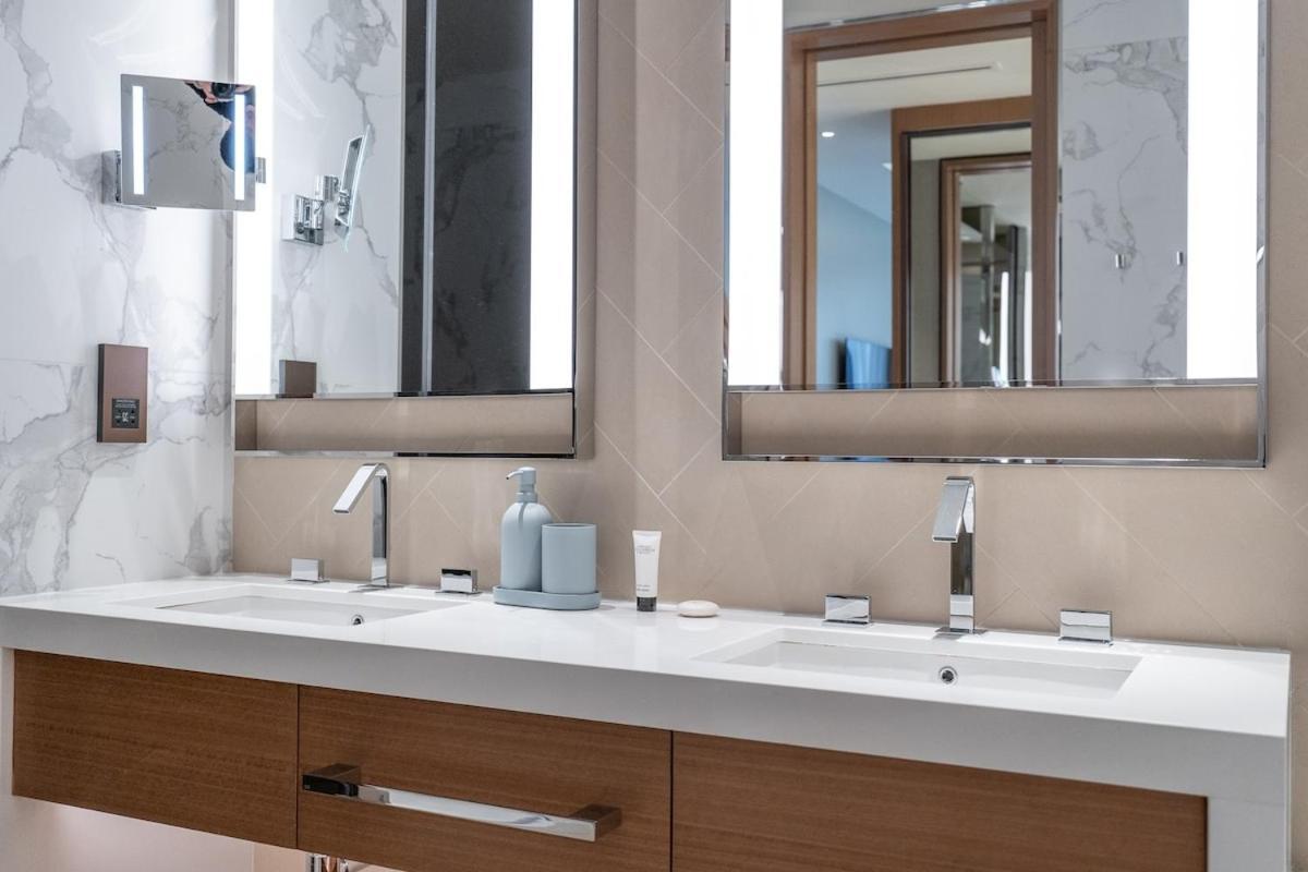 Chic For 4 With Burj Khalifa Views * Dubai