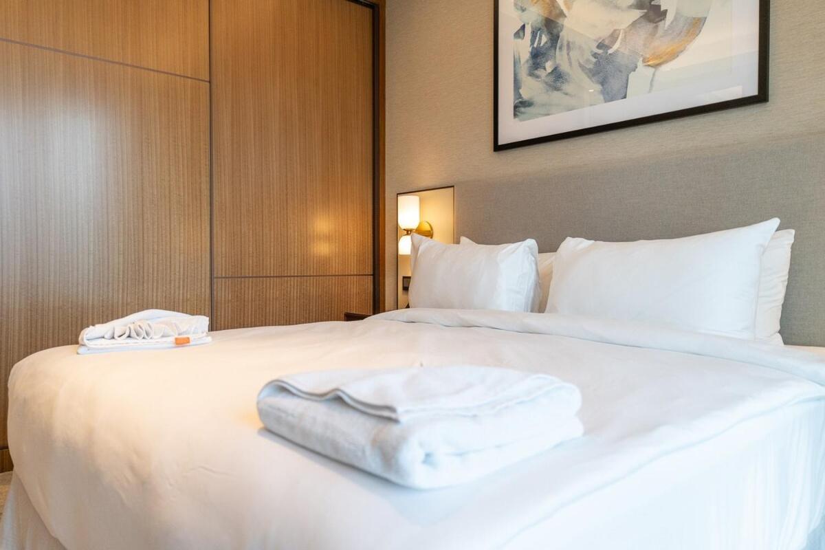 Chic For 4 With Burj Khalifa Views Apartment