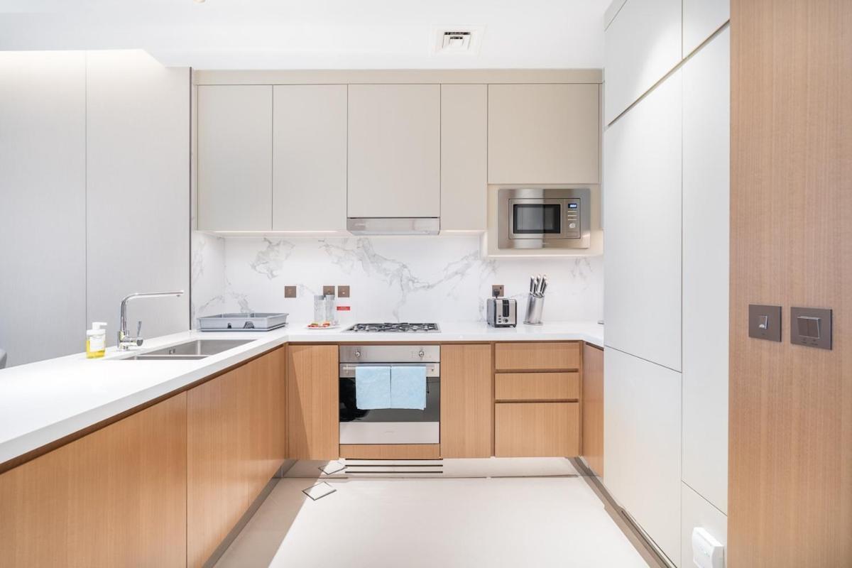Chic For 4 With Burj Khalifa Views Apartment