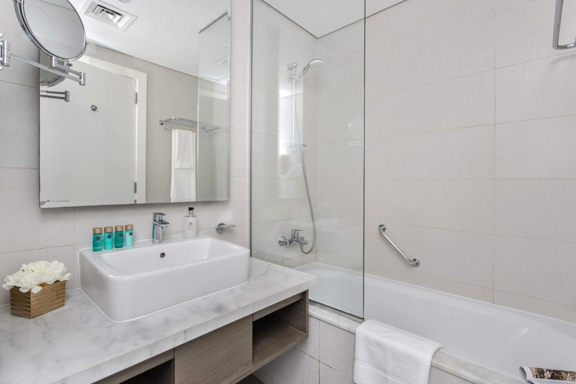 Frank Porter - Damac Prive A Apartment