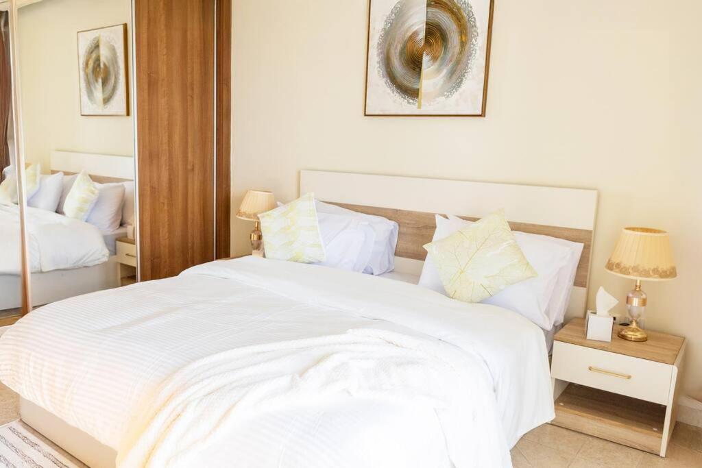 Lux Two Br W Sea Views From In Marina
