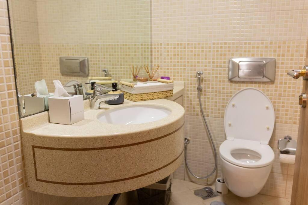 Lux Two Br W Sea Views From In Marina Apartment *