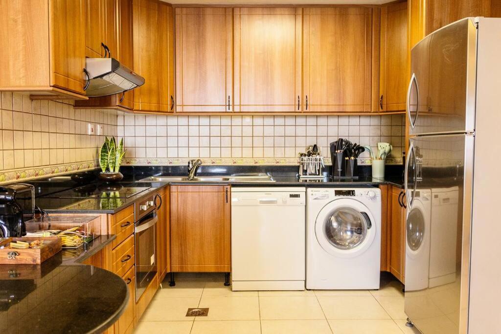Lux Two Br W Sea Views From In Marina * Dubai