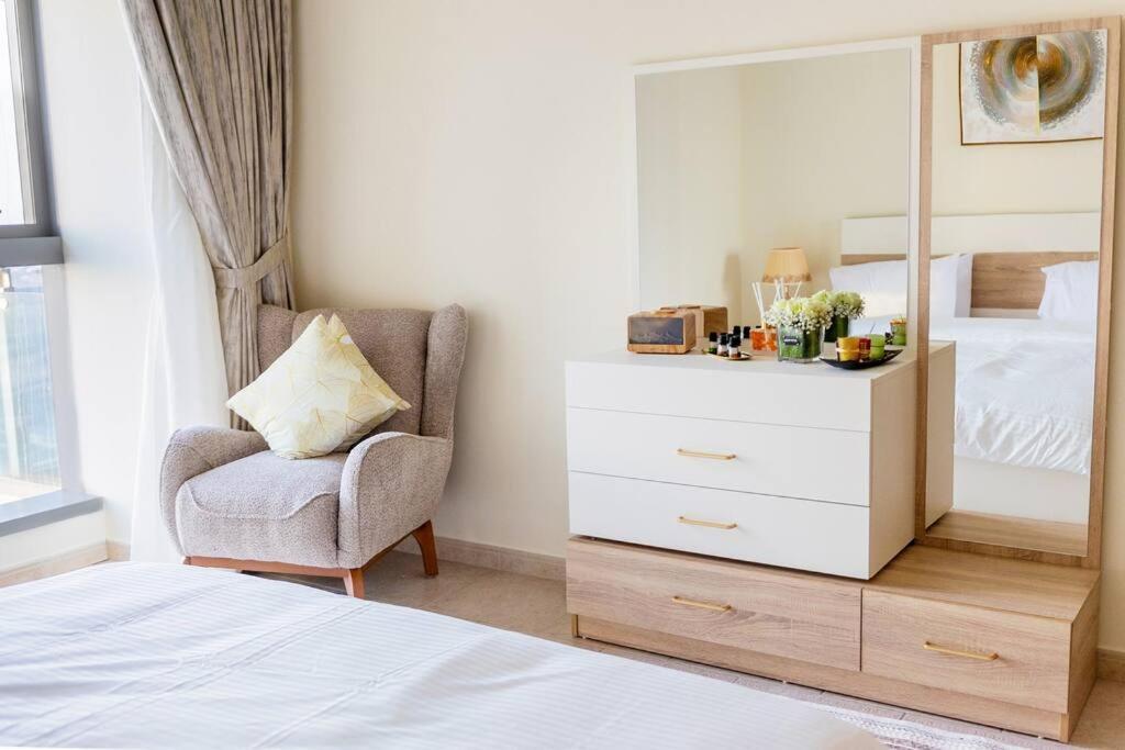 Lux Two Br W Sea Views From In Marina Dubai