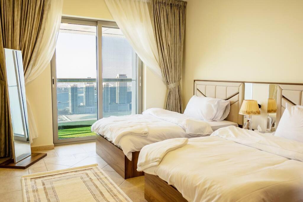 Lux Two Br W Sea Views From In Marina Apartment *