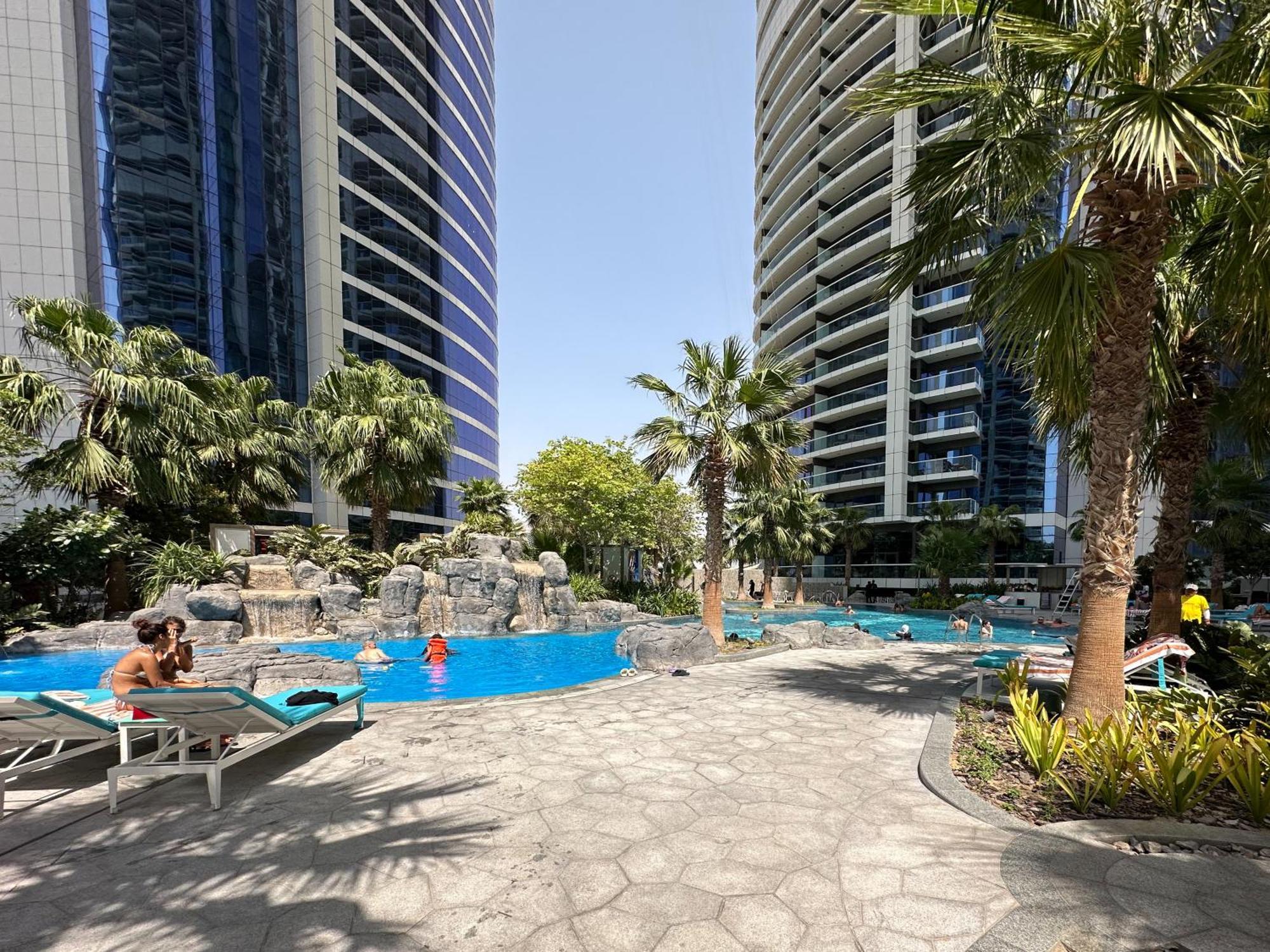 Apartment Trophy - Paramount W Burj Khalifa View & Huge Balcony Dubai