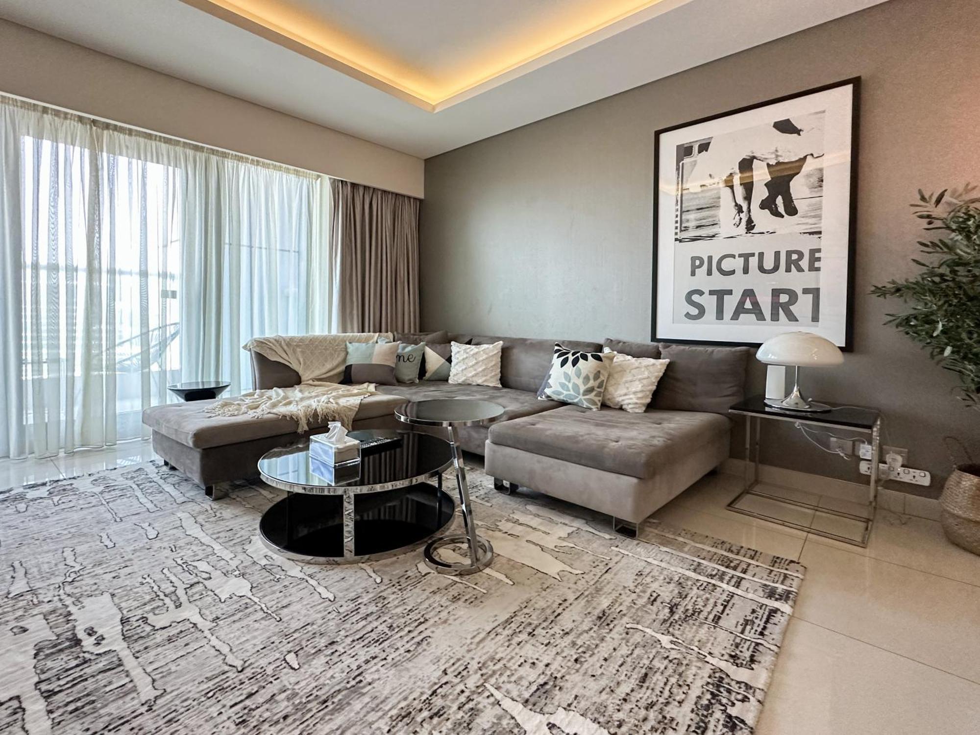 Apartment Trophy - Paramount W Burj Khalifa View & Huge Balcony Dubai