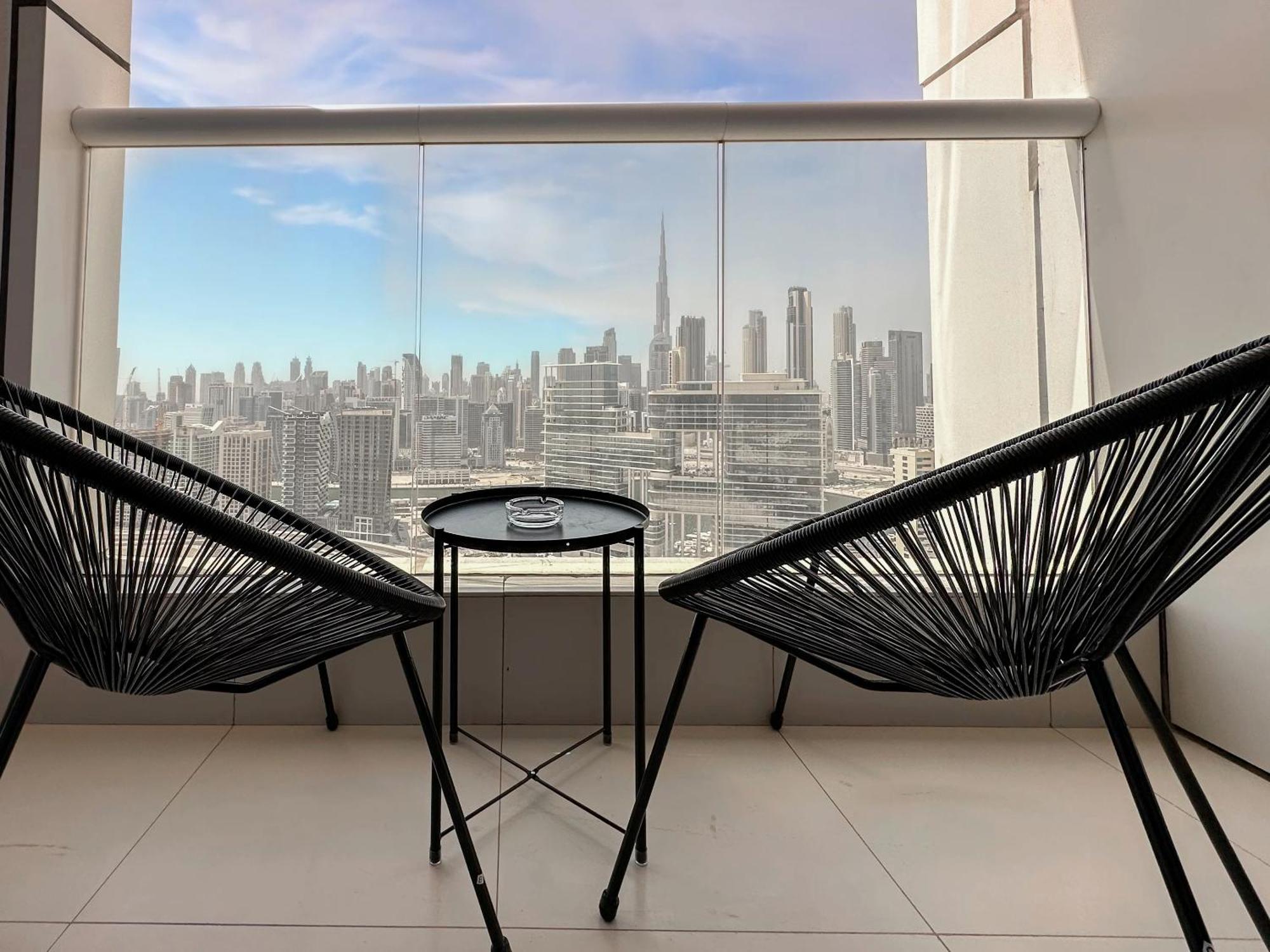 Trophy - Paramount W Burj Khalifa View & Huge Balcony Apartment