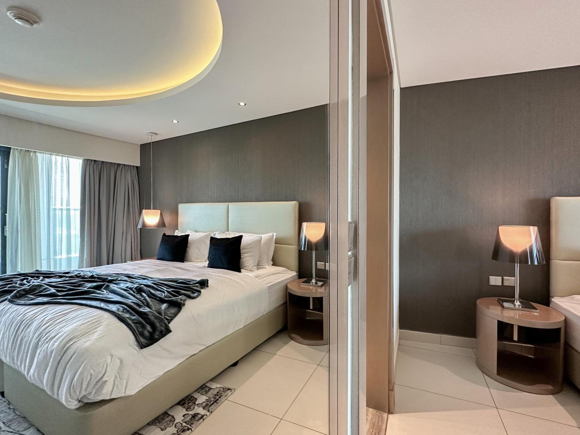 Apartment Trophy - Paramount W Burj Khalifa View & Huge Balcony *