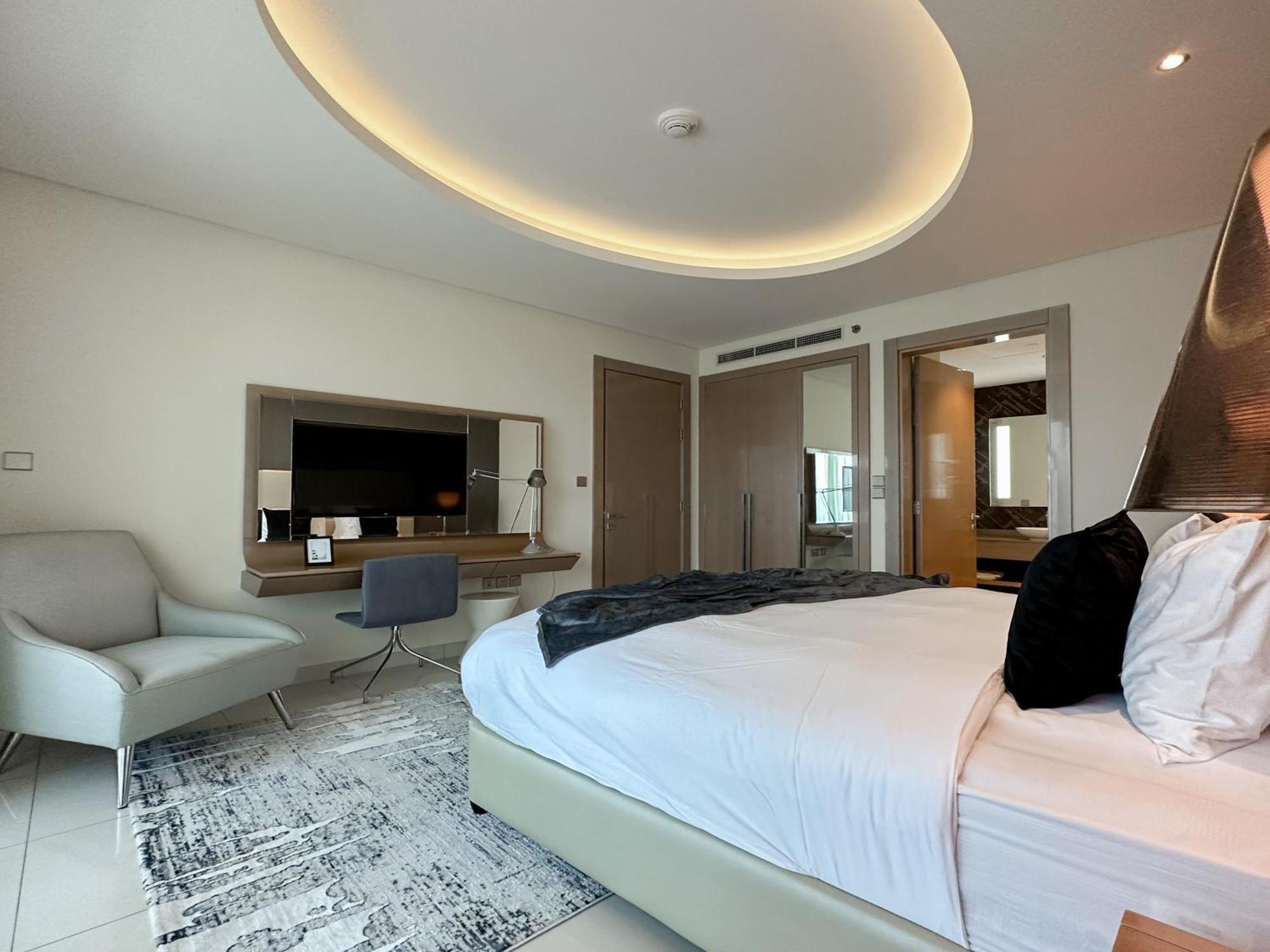 Trophy - Paramount W Burj Khalifa View & Huge Balcony Dubai