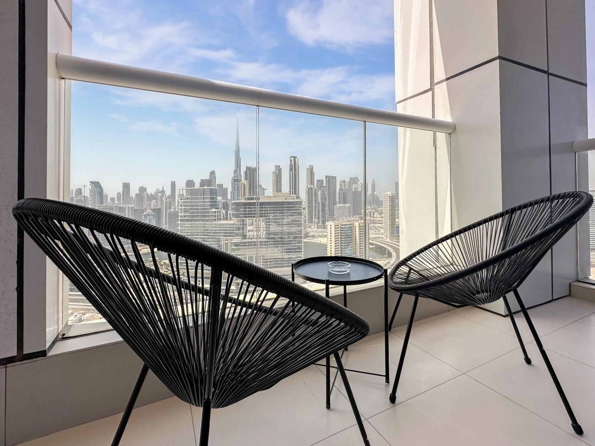 Trophy - Paramount W Burj Khalifa View & Huge Balcony Dubai