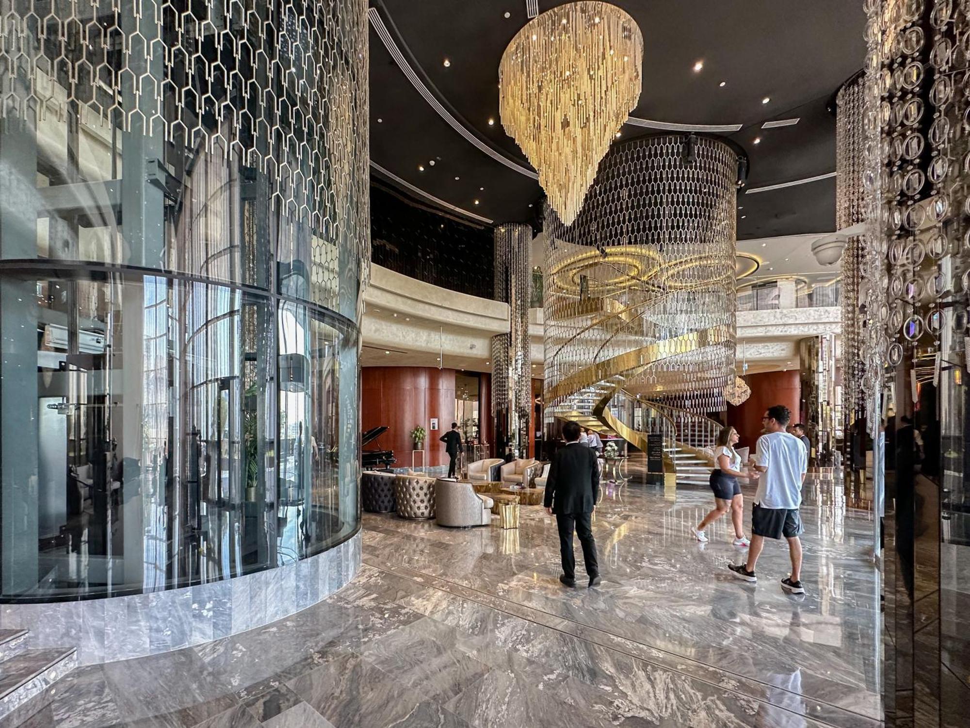 Trophy - Paramount W Burj Khalifa View & Huge Balcony Apartment