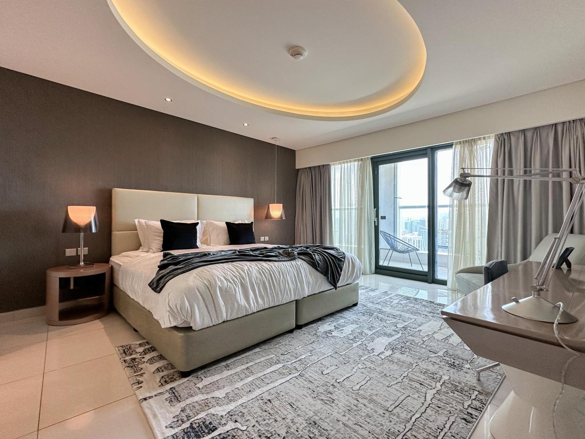 Apartment Trophy - Paramount W Burj Khalifa View & Huge Balcony Dubai