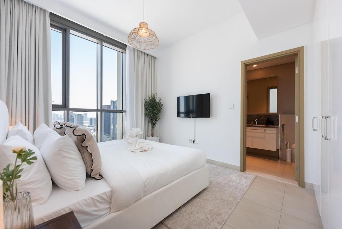 Bright & Beautiful 2-bedroom In Downtown Apartment Dubai