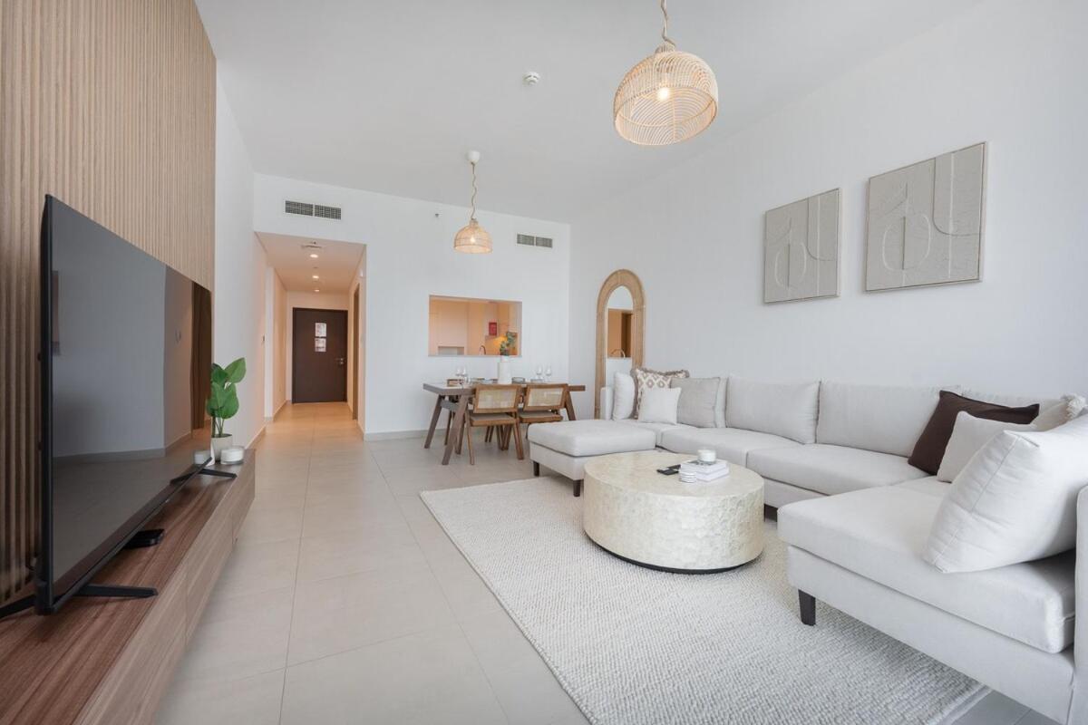 Bright & Beautiful 2-bedroom In Downtown * Dubai
