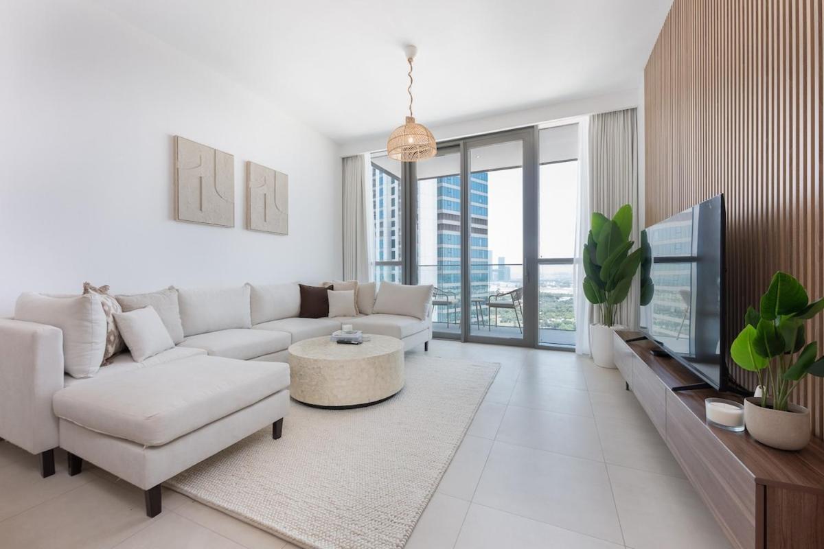 Bright & Beautiful 2-bedroom In Downtown Apartment *