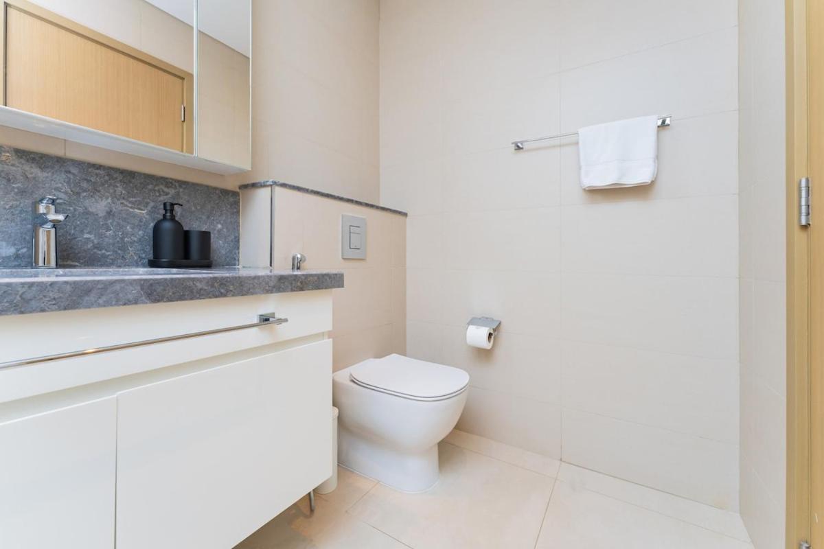 Bright & Beautiful 2-bedroom In Downtown Dubai