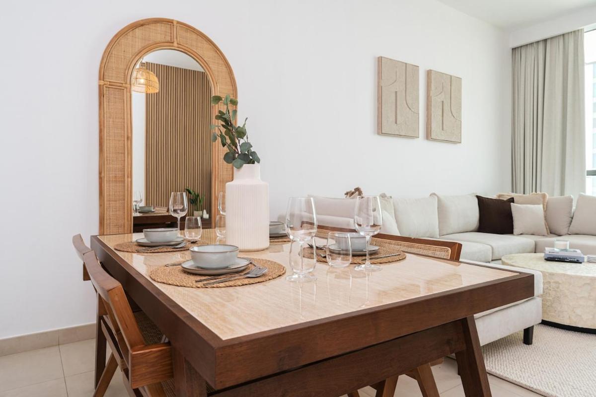 Bright & Beautiful 2-bedroom In Downtown Apartment *