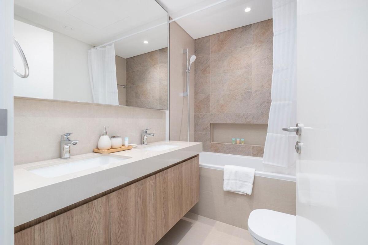 Beautiful 2-br Flat In Downtown Luxury Living At Its Dubai