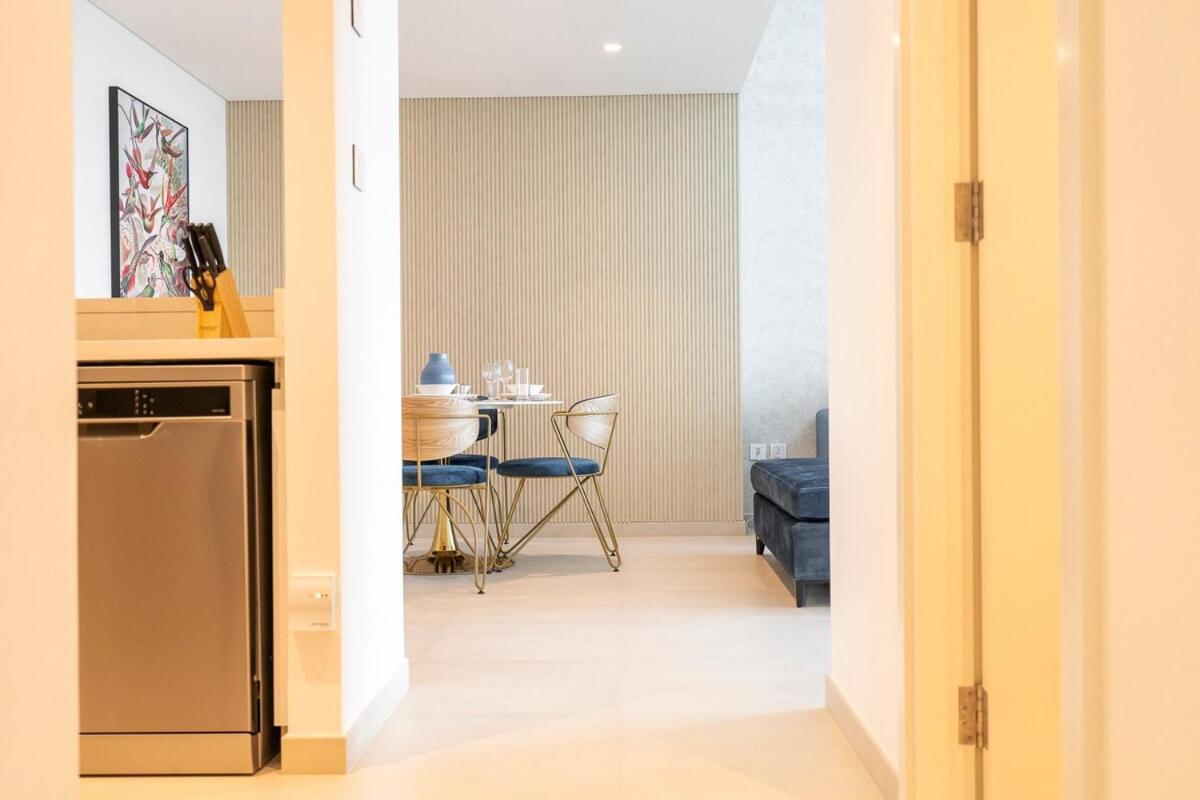 Apartment Beautiful 2-br Flat In Downtown Luxury Living At Its Dubai