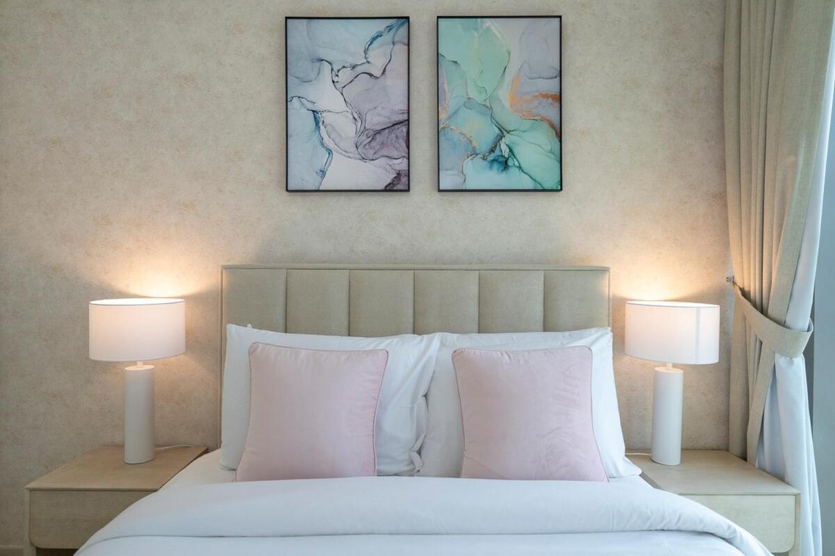 Beautiful 2-br Flat In Downtown Luxury Living At Its Apartment Dubai