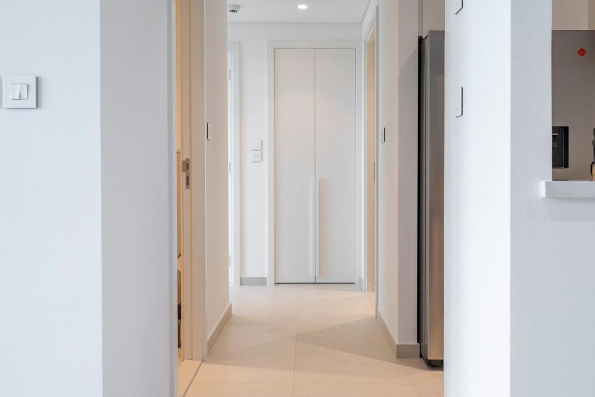 Apartment Beautiful 2-br Flat In Downtown Luxury Living At Its Dubai