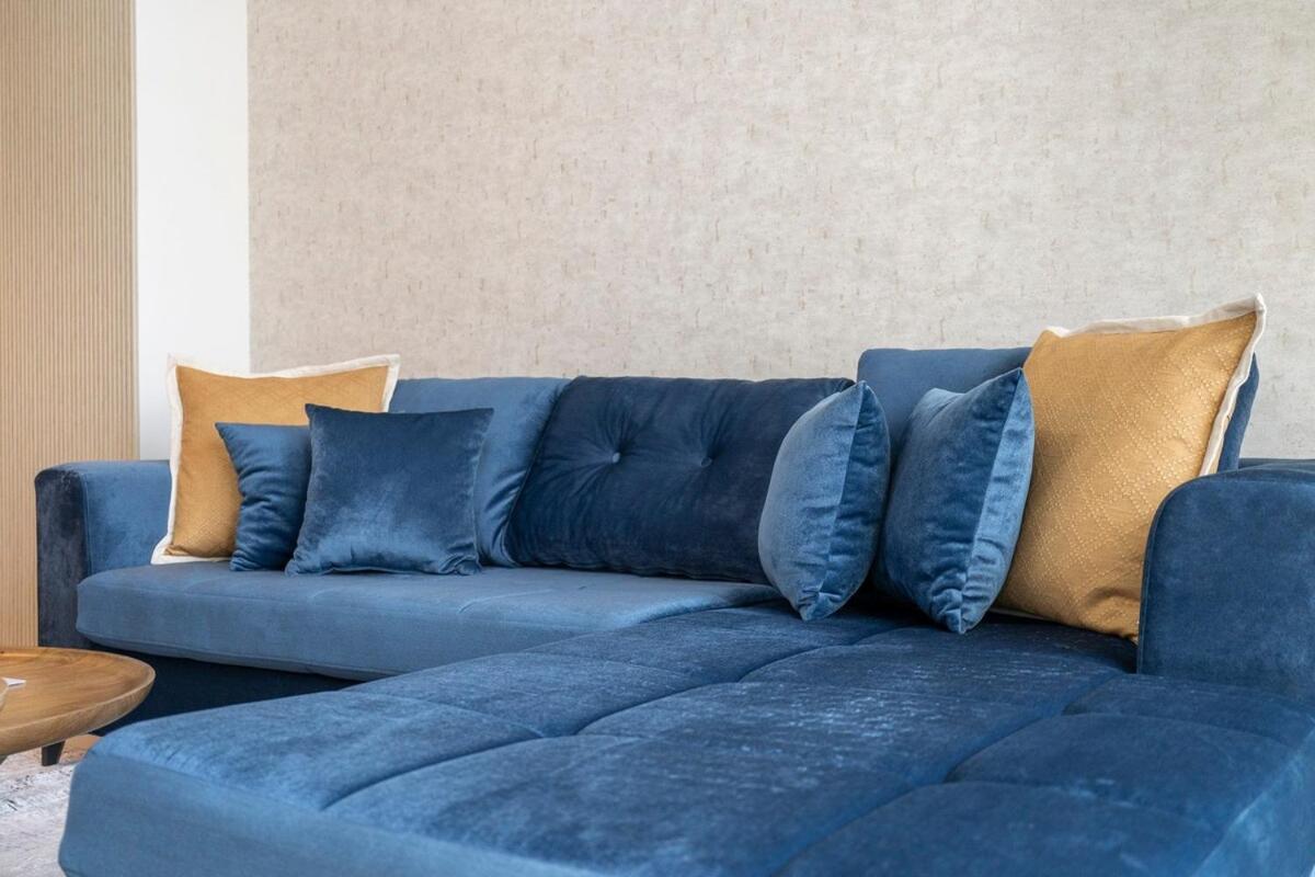 Beautiful 2-br Flat In Downtown Luxury Living At Its Dubai