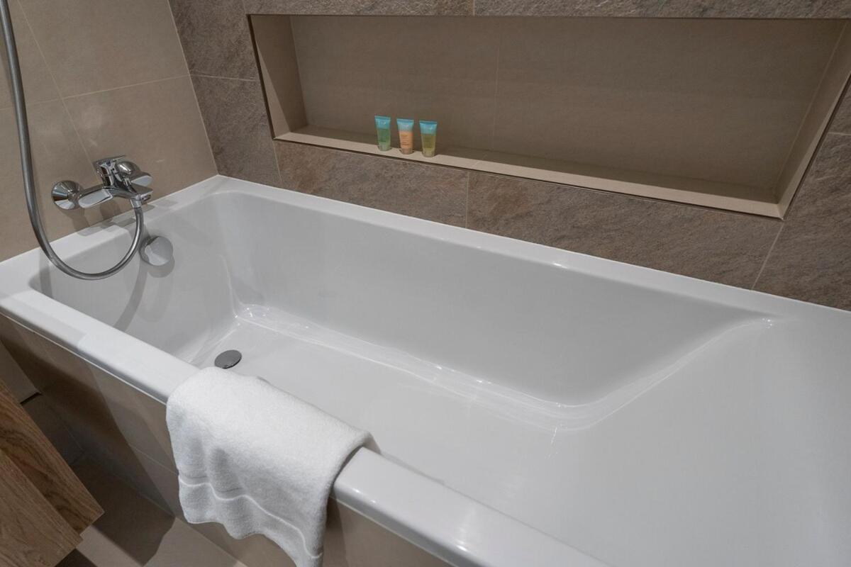 Beautiful 2-br Flat In Downtown Luxury Living At Its Dubai