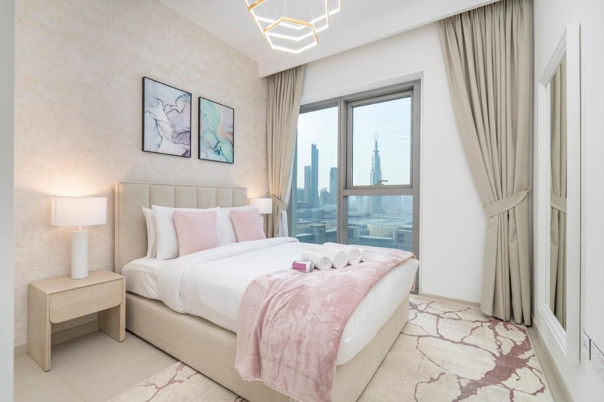 Beautiful 2-br Flat In Downtown Luxury Living At Its Apartment Dubai