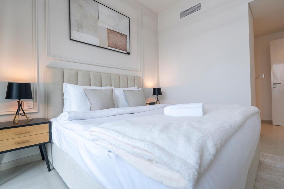 Beautiful 2-br Flat In Downtown Luxury Living At Its Apartment Dubai