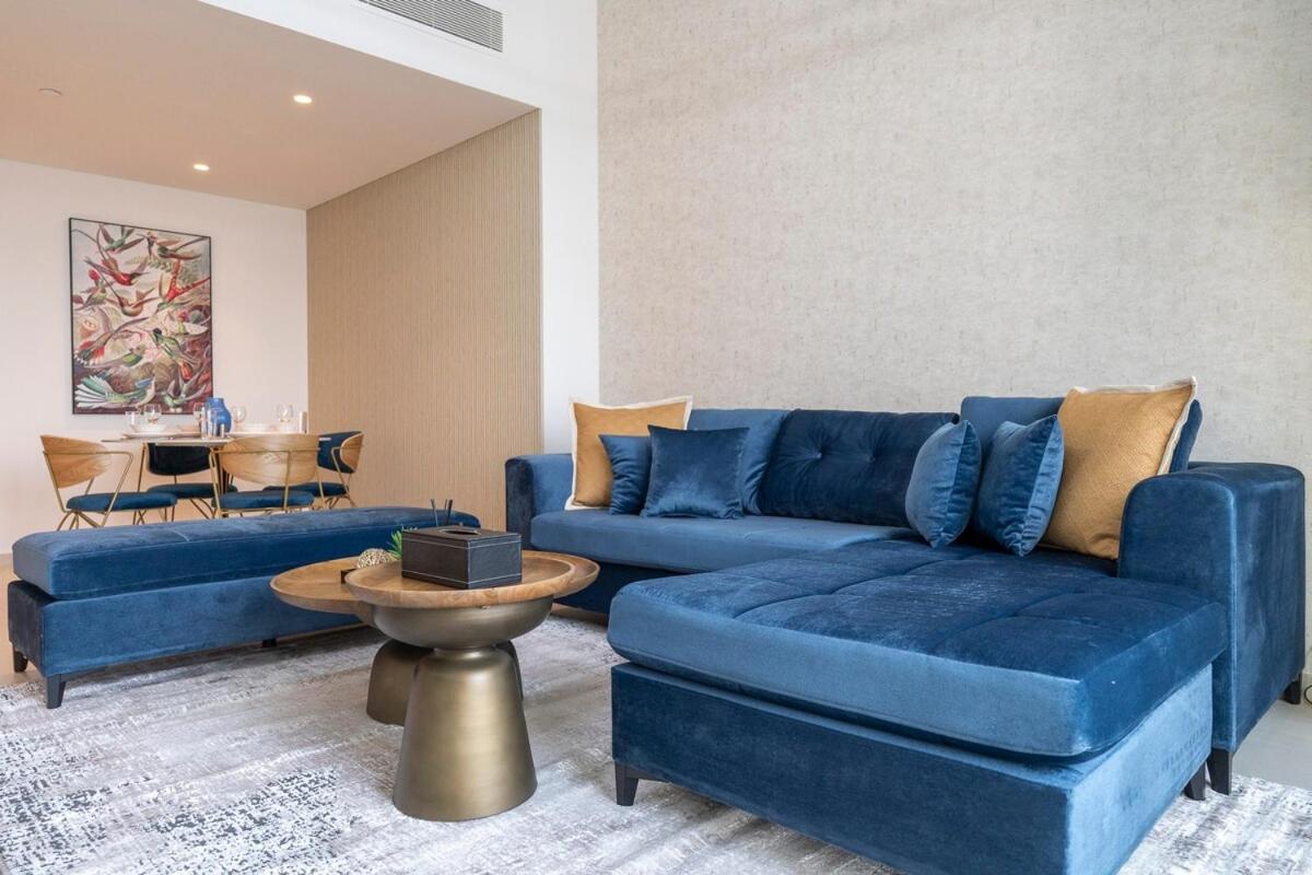 Beautiful 2-br Flat In Downtown Luxury Living At Its Apartment *