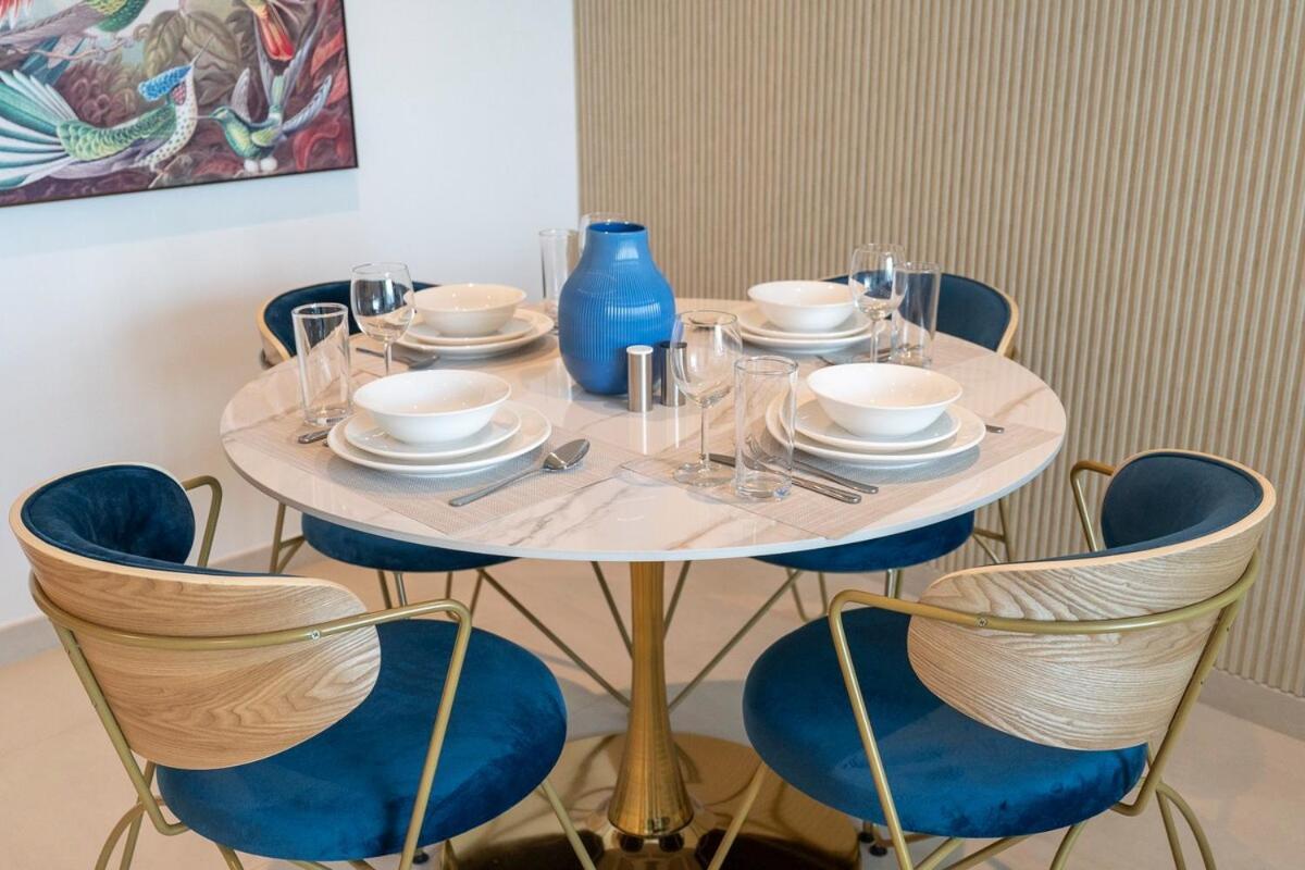 Beautiful 2-br Flat In Downtown Luxury Living At Its *