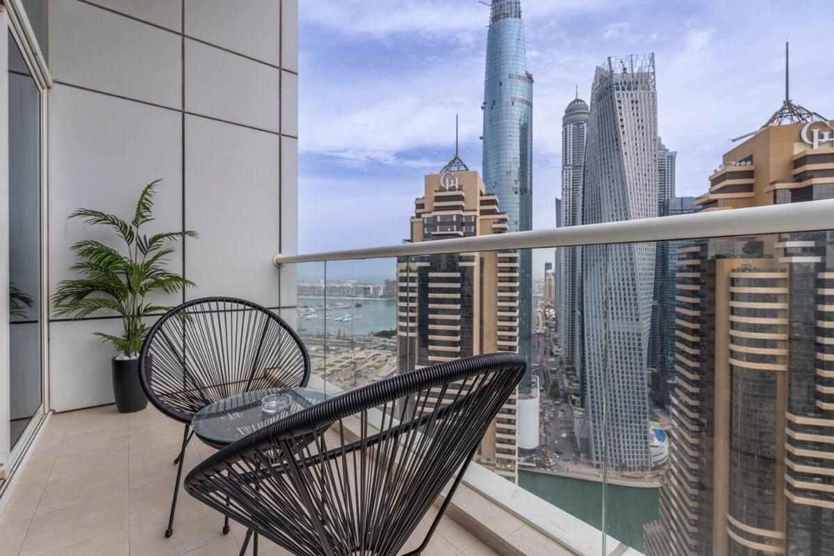 Sophisticated 1-bedroom With Skyscrapers View At Botanica Tower Apartment *