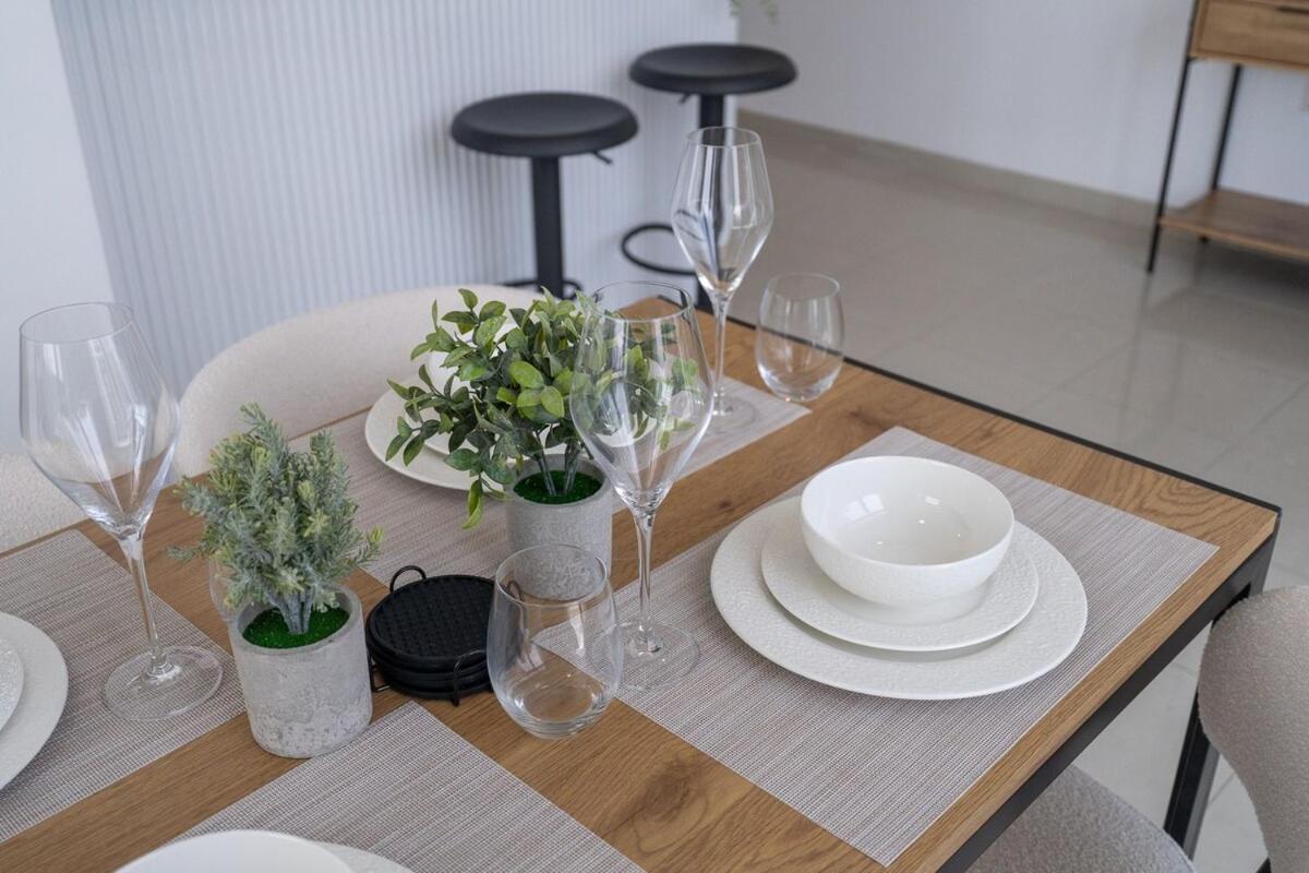 Sophisticated 1-bedroom With Skyscrapers View At Botanica Tower Apartment Dubai