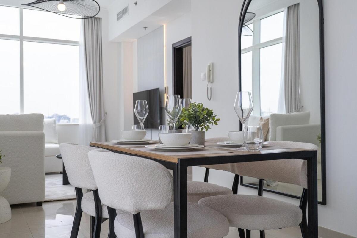 Sophisticated 1-bedroom With Skyscrapers View At Botanica Tower * Dubai