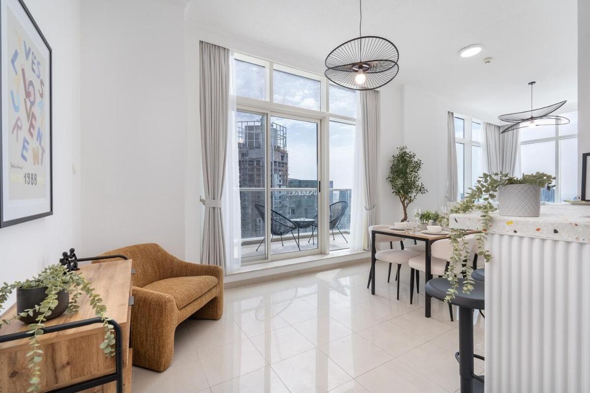 Sophisticated 1-bedroom With Skyscrapers View At Botanica Tower Apartment Dubai