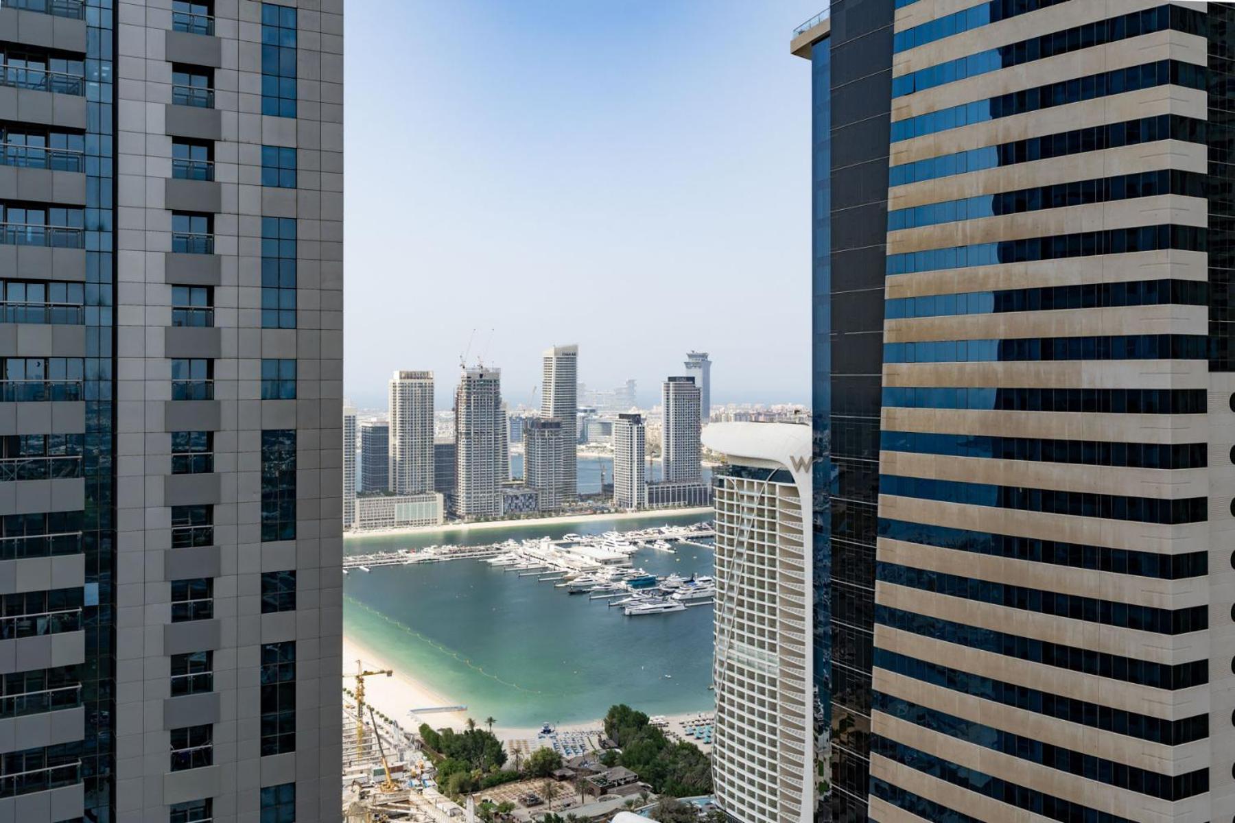 Spacious Upgraded-classy - High Floor Apartment *