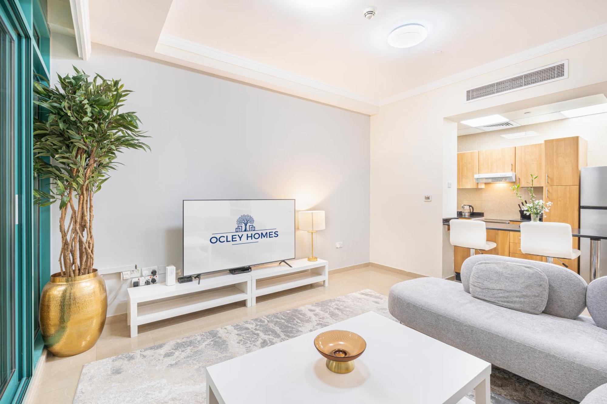 Spacious In The Heart Of Marina Apartment