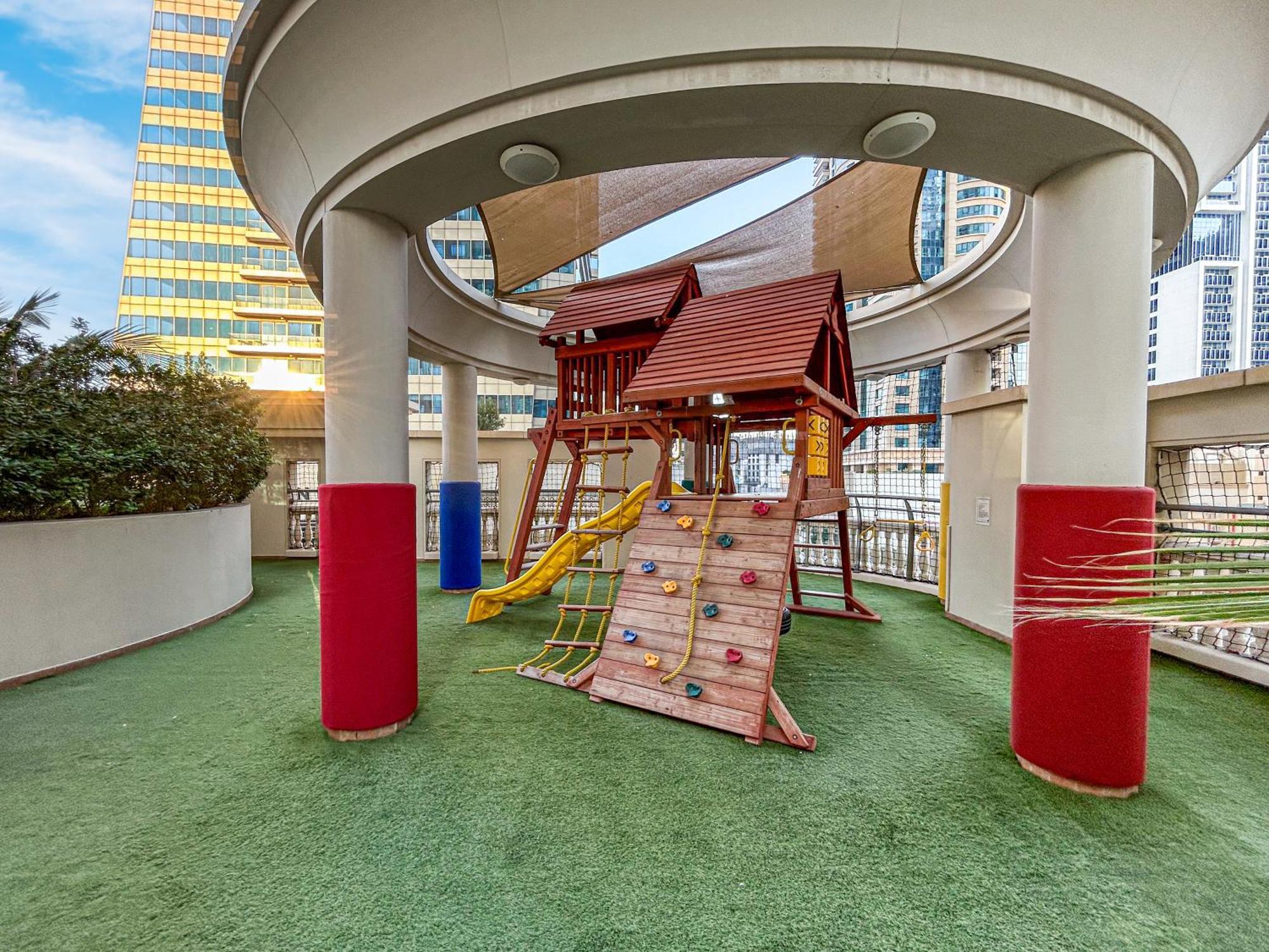 Spacious In The Heart Of Marina Apartment *