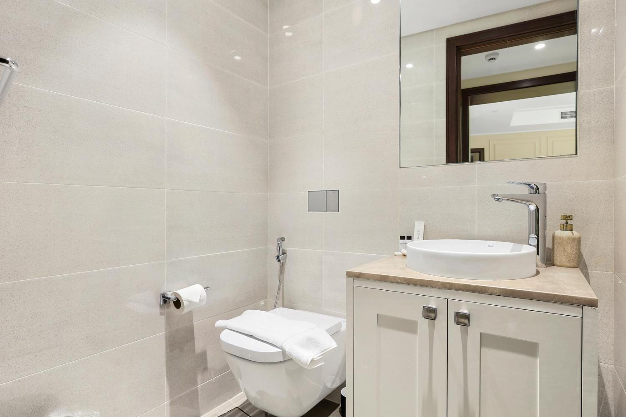 Luxury 3br With Burj Khalifa Views, Pool, Gym, And Free Parking * Dubai