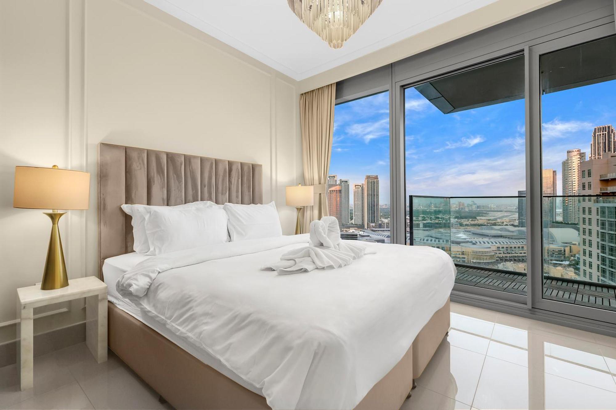 Apartment Luxury 3br With Burj Khalifa Views, Pool, Gym, And Free Parking *