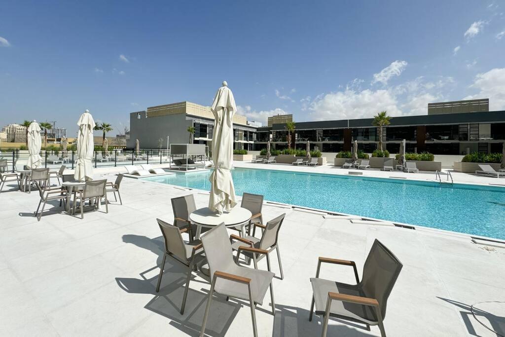 Elegant Living In 1 Bdr At Jvc With Amenities *