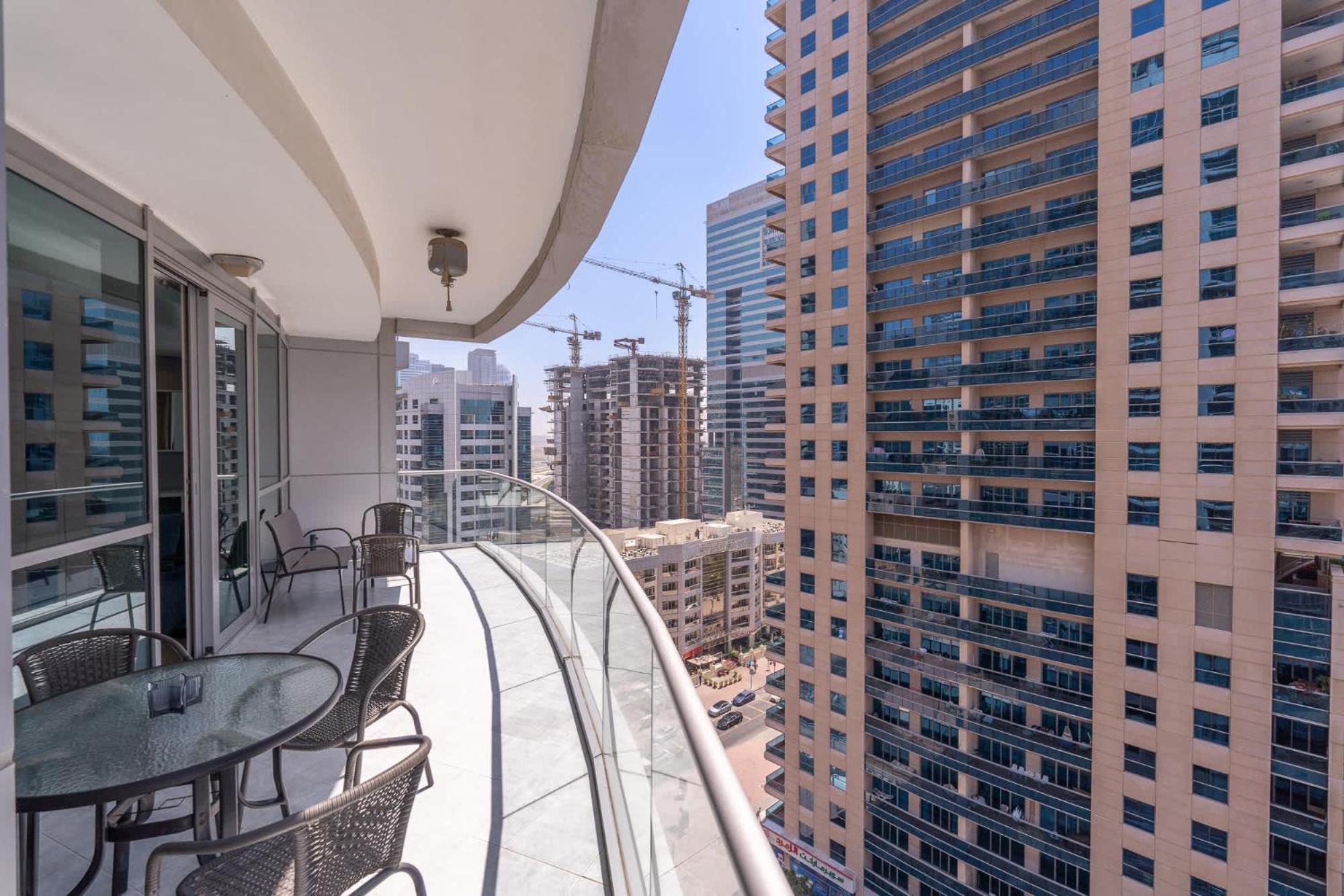 Minimalist Airy 3-bedroom With Cityscape View In Marina Apartment *