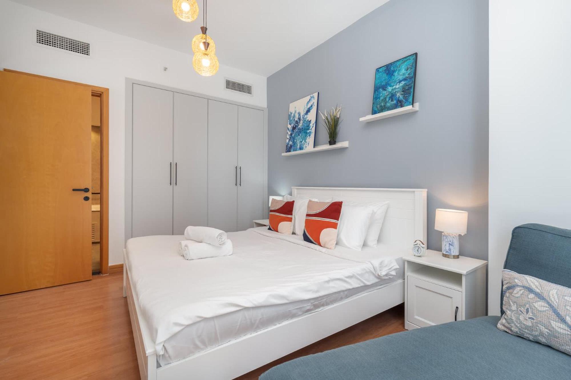 Apartment Minimalist Airy 3-bedroom With Cityscape View In Marina Dubai