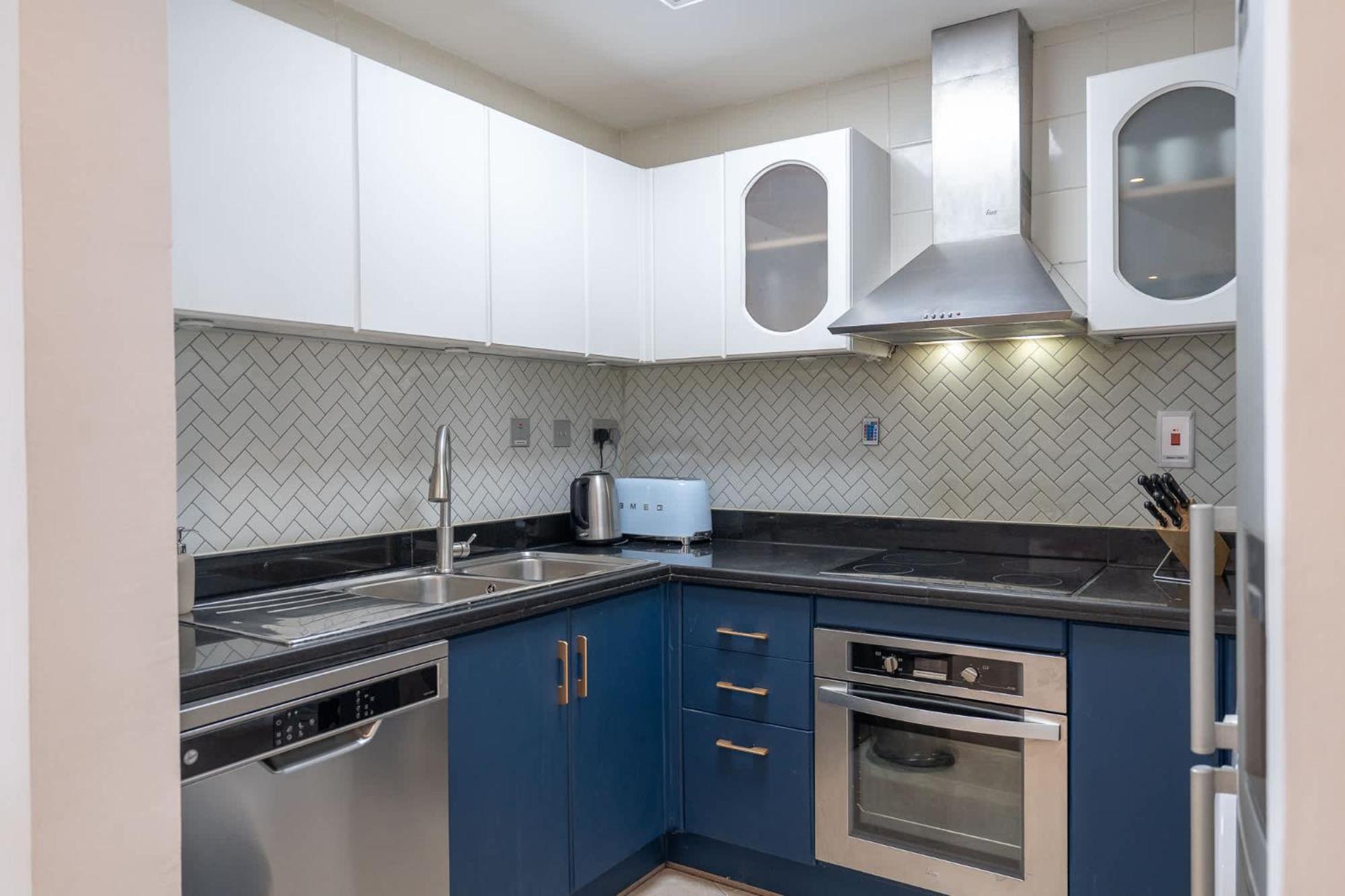 Minimalist Airy 3-bedroom With Cityscape View In Marina Apartment *